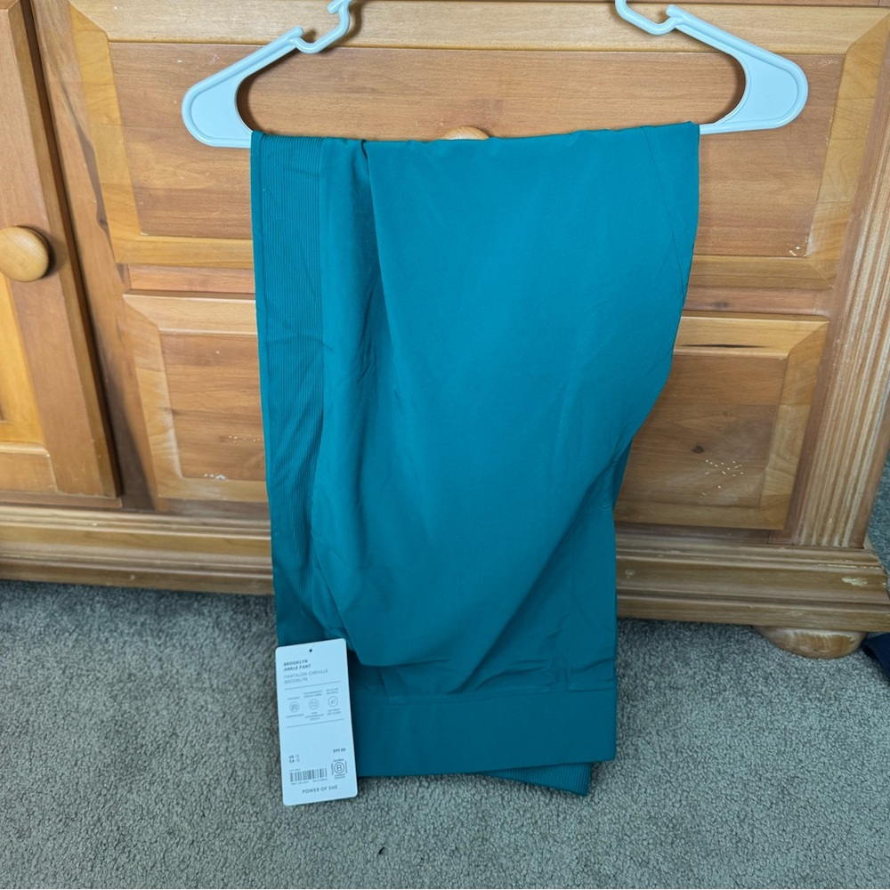 Athleta Brooklyn Ankle Pants - 18